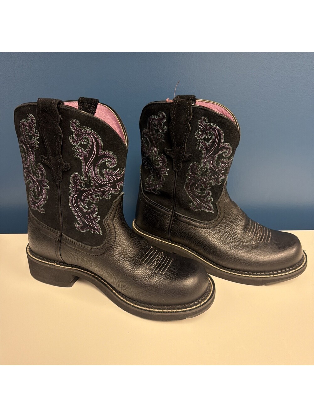 Ariat Black Leather Western Cowboy Boots Purple Embroirdered Womens 8B *
